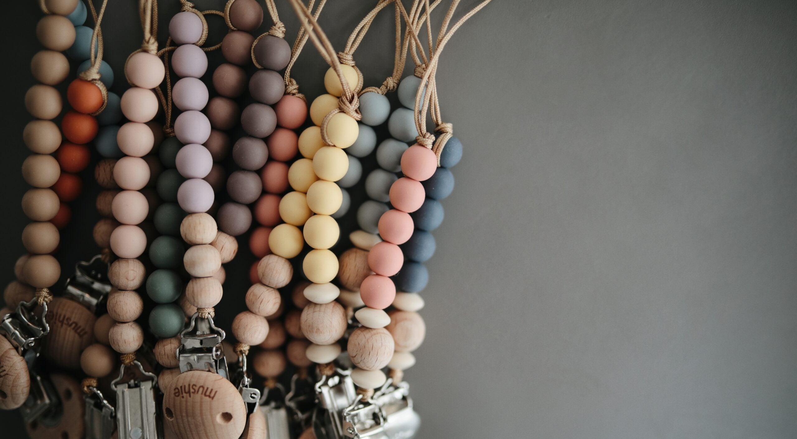 Mushie Pacifier Clips Halo Redwood