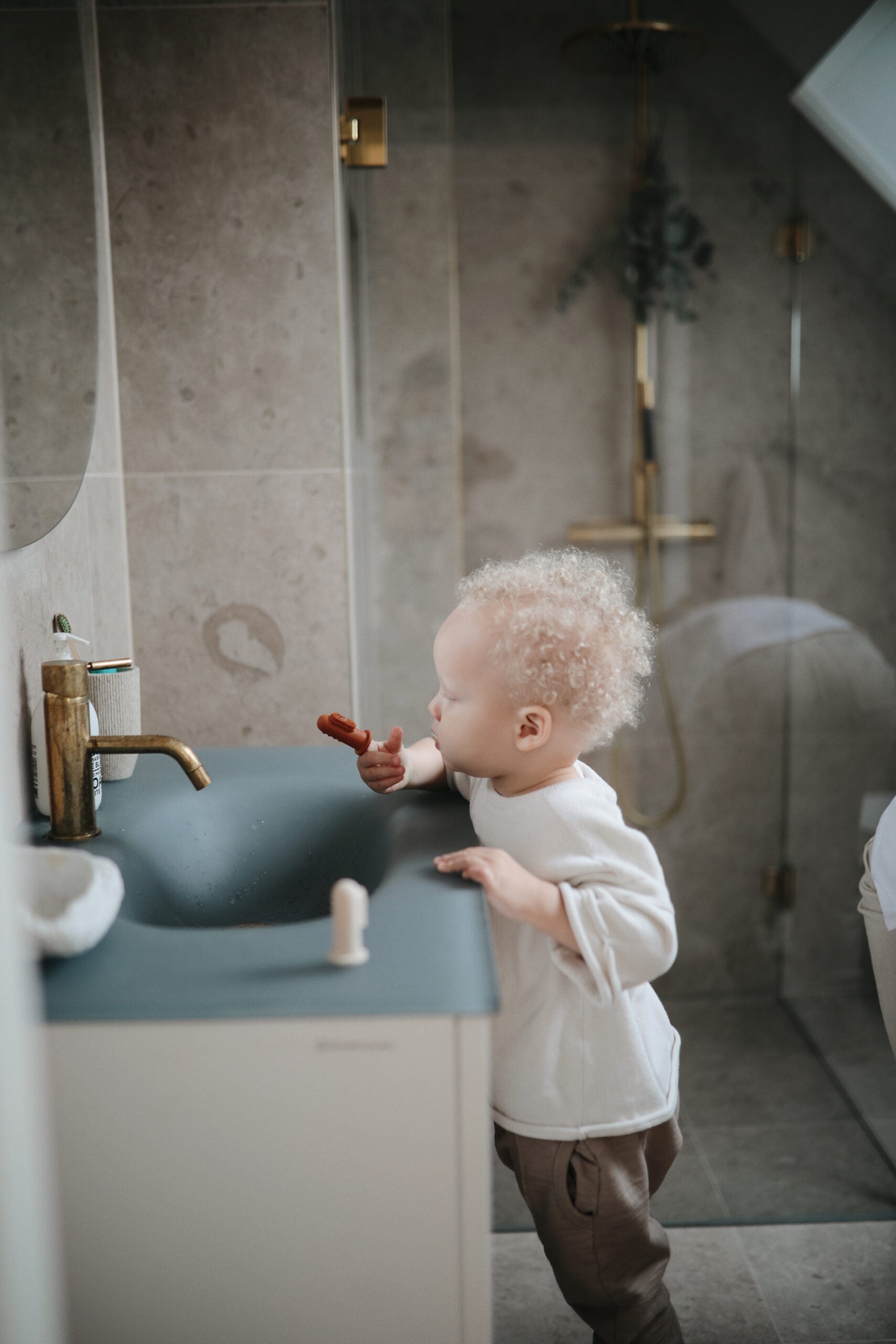 Mushie Finger Toothbrush Stone/Tradewinds