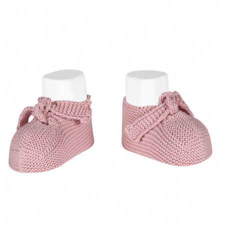 Condor Garter stitch baby booties with knot Dusty Pink